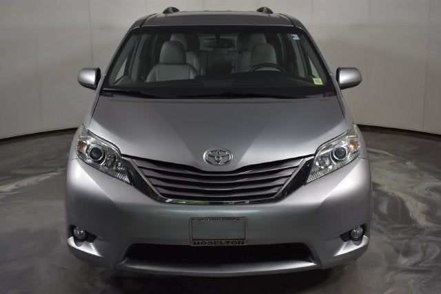 2017 Toyota Sienna XLE Auto Access Seat