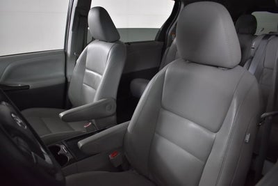 2017 Toyota Sienna XLE Auto Access Seat