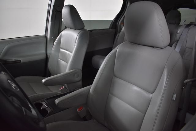 2017 Toyota Sienna XLE Auto Access Seat