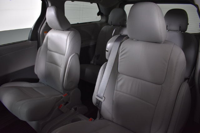 2017 Toyota Sienna XLE Auto Access Seat