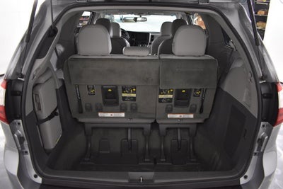 2017 Toyota Sienna XLE Auto Access Seat