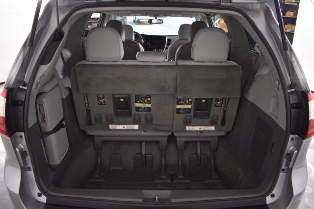 2017 Toyota Sienna XLE Auto Access Seat