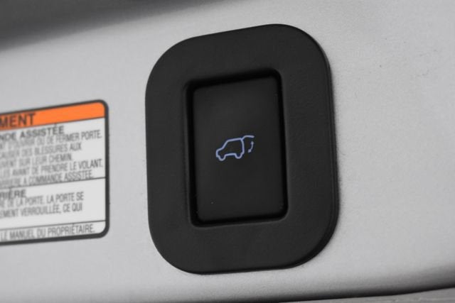 2017 Toyota Sienna XLE Auto Access Seat