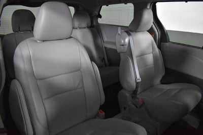 2017 Toyota Sienna XLE Auto Access Seat