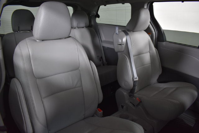 2017 Toyota Sienna XLE Auto Access Seat