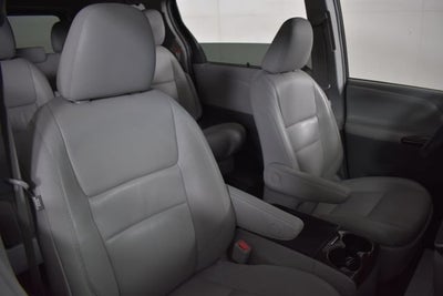 2017 Toyota Sienna XLE Auto Access Seat