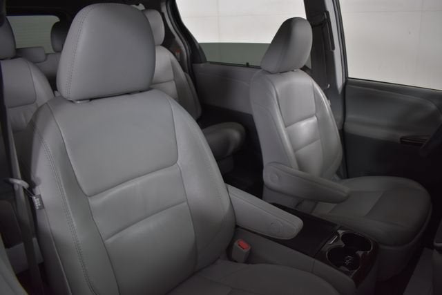 2017 Toyota Sienna XLE Auto Access Seat