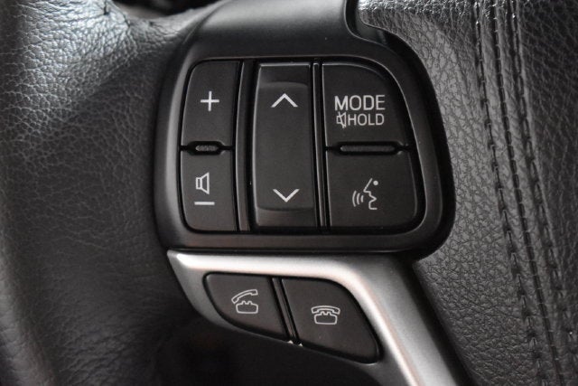 2017 Toyota Sienna XLE Auto Access Seat