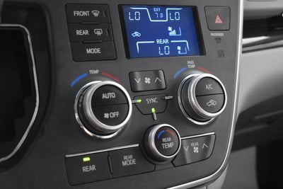 2017 Toyota Sienna XLE Auto Access Seat