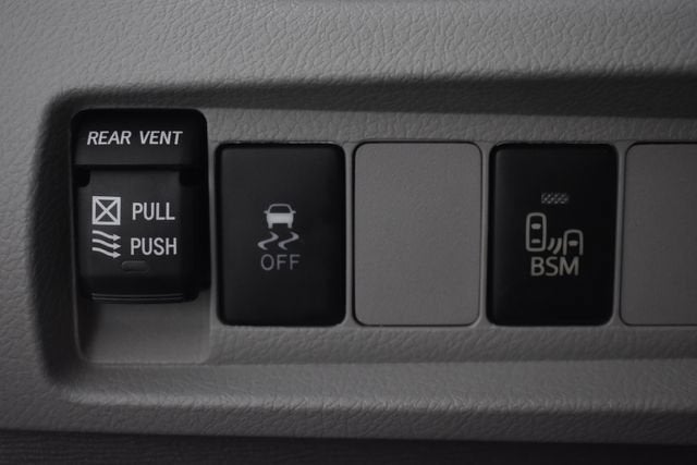 2017 Toyota Sienna XLE Auto Access Seat