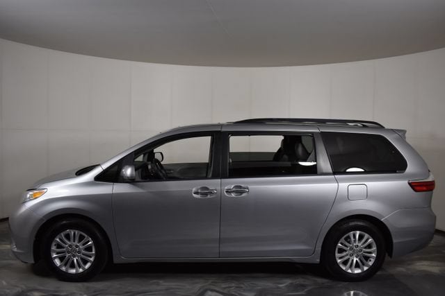 2017 Toyota Sienna XLE Auto Access Seat