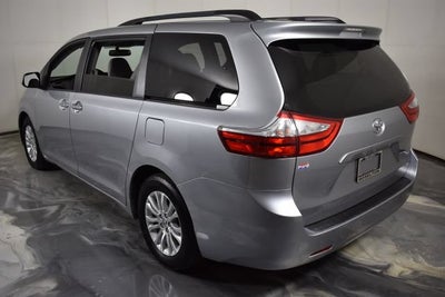 2017 Toyota Sienna XLE Auto Access Seat