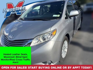 2017 Toyota Sienna XLE Auto Access Seat