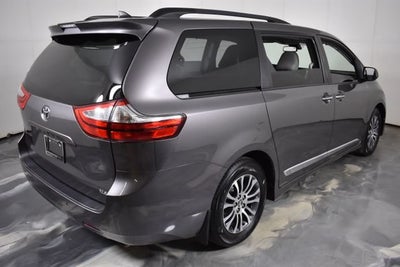 2018 Toyota Sienna XLE Auto Access Seat