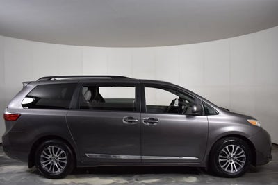 2018 Toyota Sienna XLE Auto Access Seat