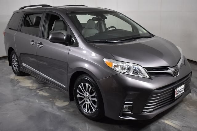 2018 Toyota Sienna XLE Auto Access Seat