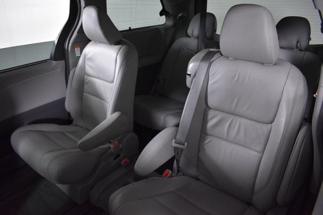 2018 Toyota Sienna XLE Auto Access Seat