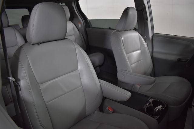 2018 Toyota Sienna XLE Auto Access Seat