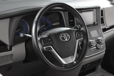 2018 Toyota Sienna XLE Auto Access Seat