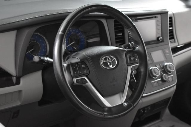 2018 Toyota Sienna XLE Auto Access Seat