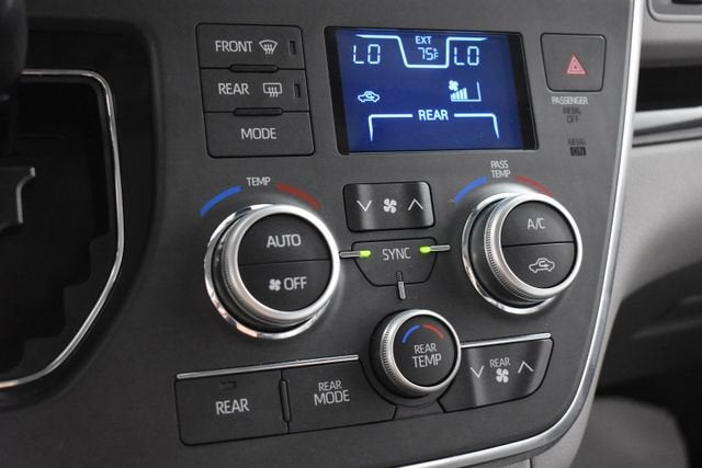 2018 Toyota Sienna XLE Auto Access Seat