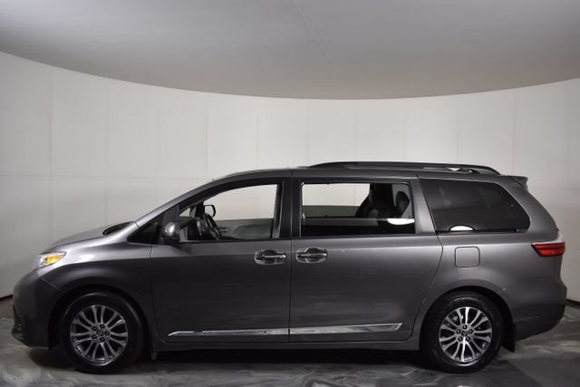 2018 Toyota Sienna XLE Auto Access Seat