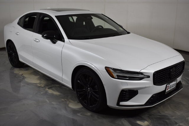 2023 Volvo S60 Recharge Plug-In Hybr Plus Black Edition