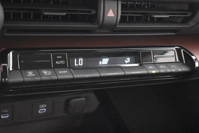 2024 Toyota Prius Prime SE
