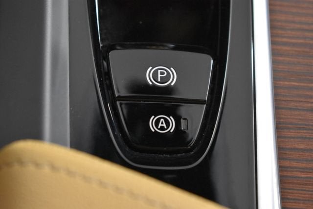 2025 Volvo XC60 Plug-In Hybrid Ultra