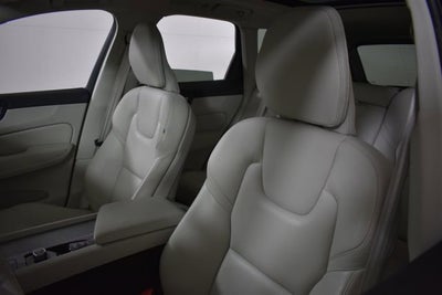 2023 Volvo XC60 Plus Bright Theme