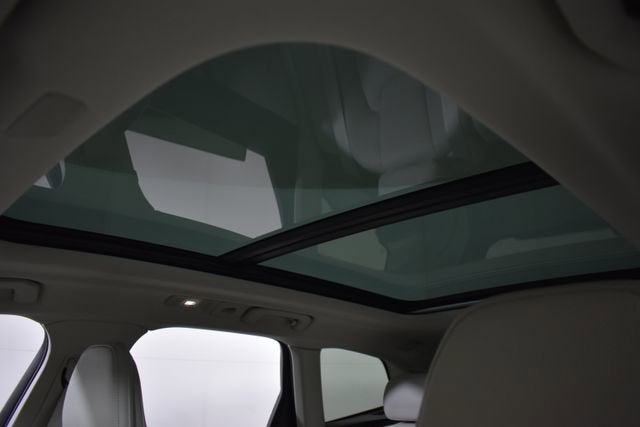 2023 Volvo XC60 Plus Bright Theme