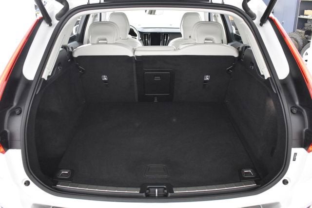 2023 Volvo XC60 Plus Bright Theme
