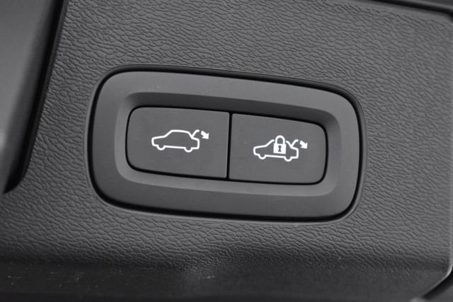 2023 Volvo XC60 Plus Bright Theme