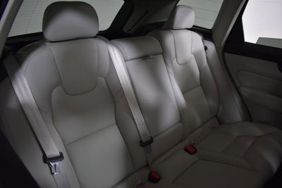 2023 Volvo XC60 Plus Bright Theme