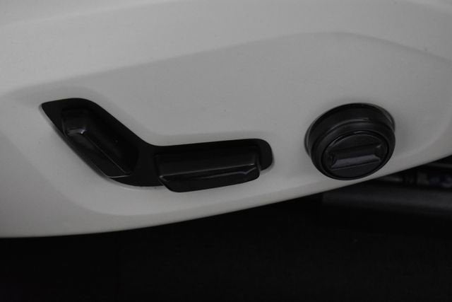 2023 Volvo XC60 Plus Bright Theme