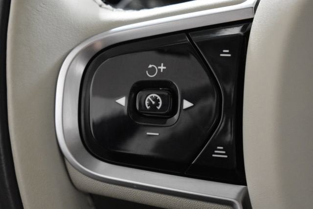 2023 Volvo XC60 Plus Bright Theme