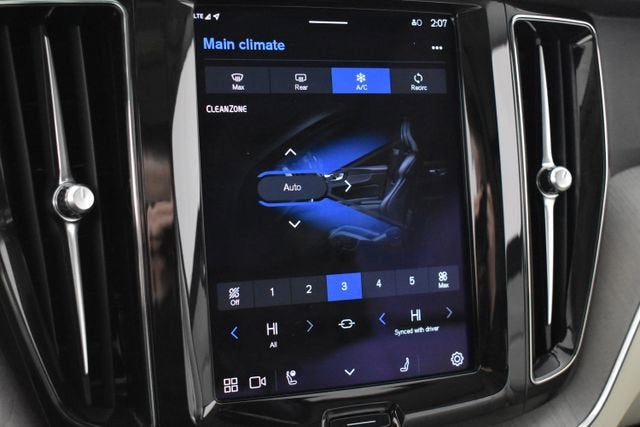 2023 Volvo XC60 Plus Bright Theme