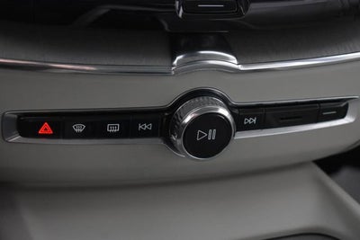 2023 Volvo XC60 Plus Bright Theme