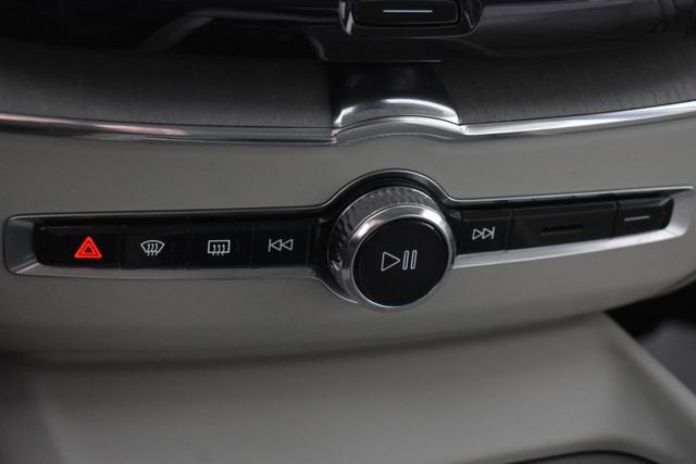 2023 Volvo XC60 Plus Bright Theme