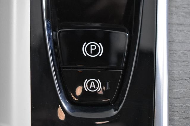 2023 Volvo XC60 Plus Bright Theme