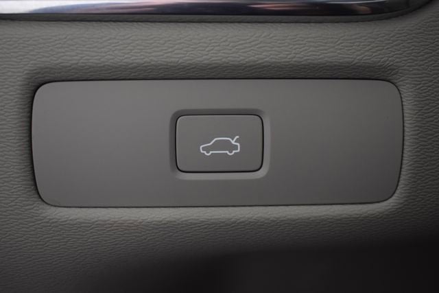 2023 Volvo XC60 Plus Bright Theme