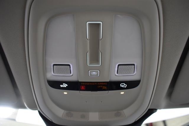 2023 Volvo XC60 Plus Bright Theme