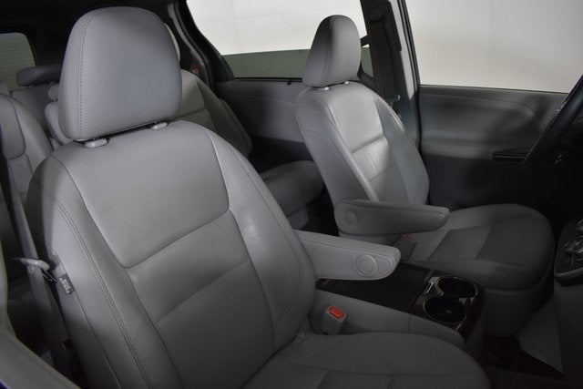 2016 Toyota Sienna XLE 8 Passenger